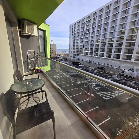 Large Family Cu Piscina Calda Sauna Jacuzzy Appartement Năvodari