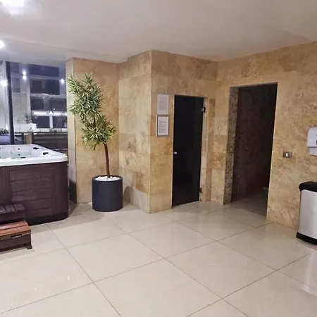Large Family Cu Piscina Calda Sauna Jacuzzy Năvodari