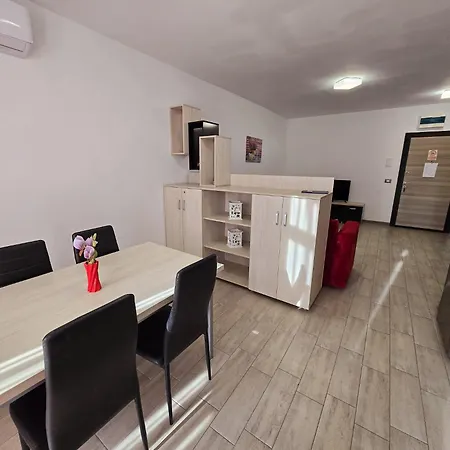 Large Family Cu Piscina Calda Sauna Jacuzzy Appartement *