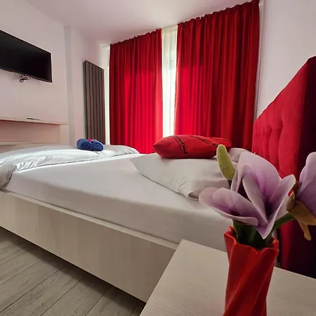 Large Family Cu Piscina Calda Sauna Jacuzzy * Năvodari