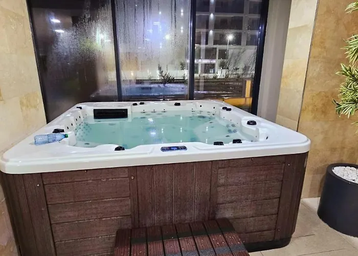 Daire Large Family Cu Piscina Calda Sauna Jacuzzy Navodari