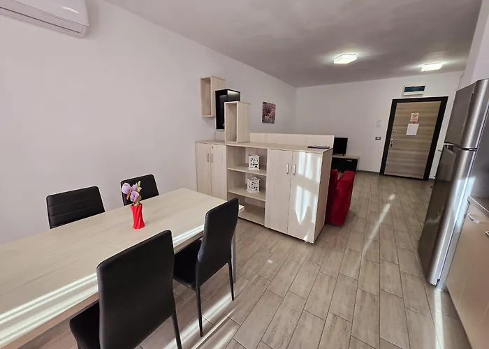 Large Family Cu Piscina Calda Sauna Jacuzzy Daire *