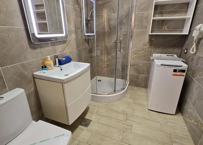 Large Family Cu Piscina Calda Sauna Jacuzzy Daire *