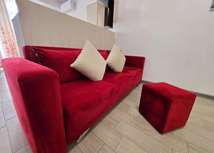 Large Family Cu Piscina Calda Sauna Jacuzzy