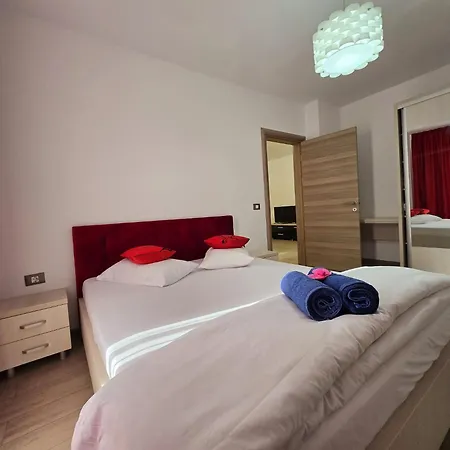 Large Family Cu Piscina Calda Sauna Jacuzzy Lägenhet Năvodari