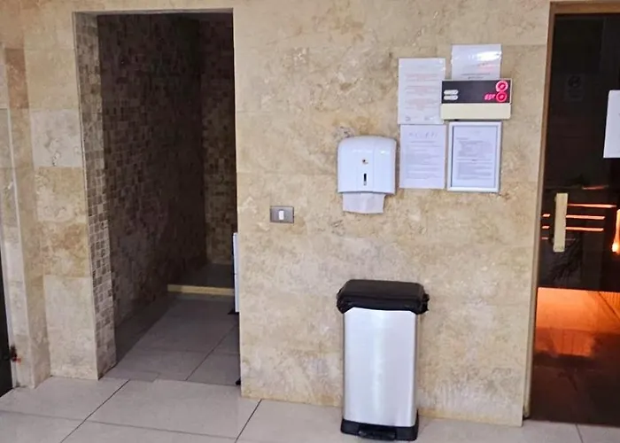 Large Family Cu Piscina Calda Sauna Jacuzzy * Năvodari