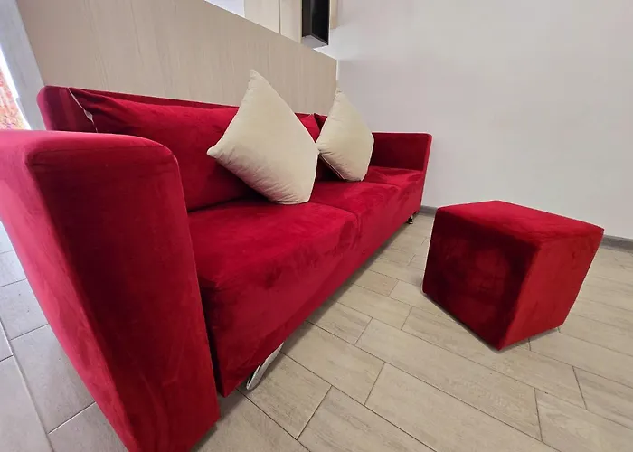 Large Family Cu Piscina Calda Sauna Jacuzzy