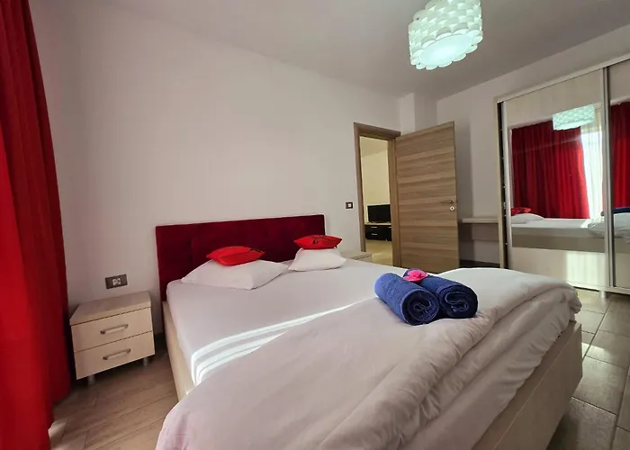 Large Family Cu Piscina Calda Sauna Jacuzzy Lägenhet Năvodari