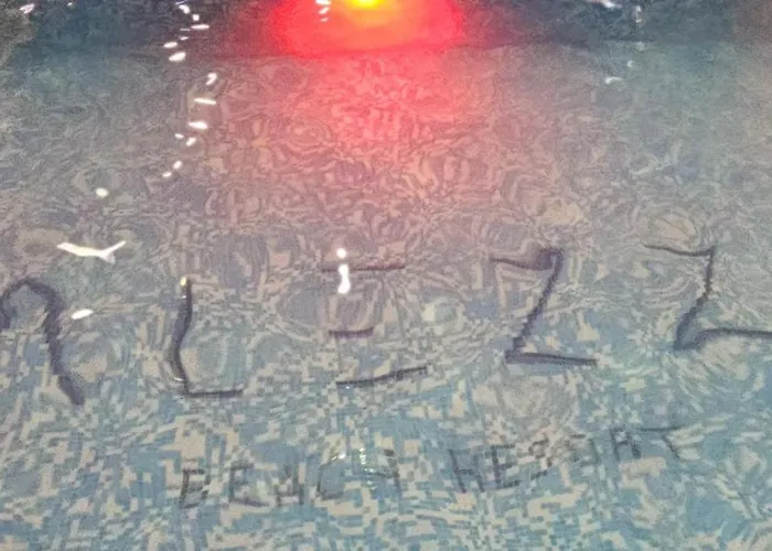 Large Family Cu Piscina Calda Sauna Jacuzzy *