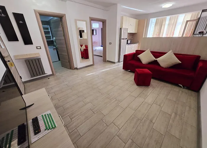 Large Family Cu Piscina Calda Sauna Jacuzzy Năvodari