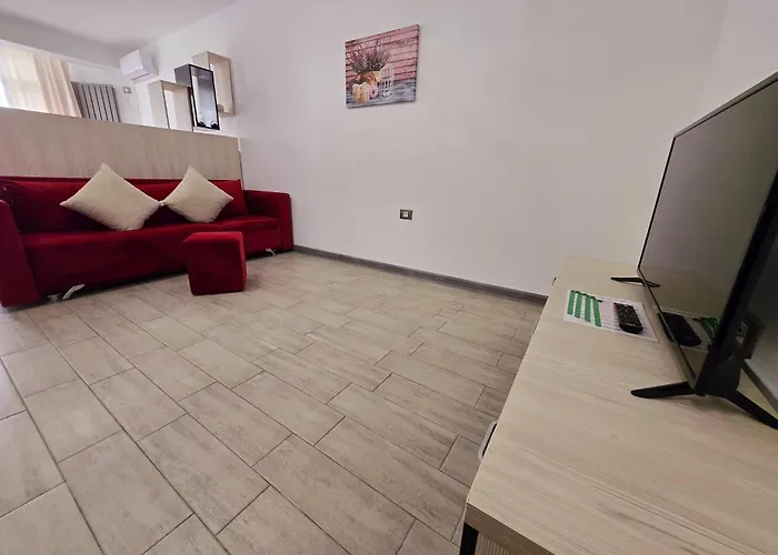 Large Family Cu Piscina Calda Sauna Jacuzzy Năvodari