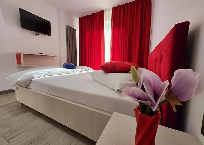 Large Family Cu Piscina Calda Sauna Jacuzzy * Năvodari